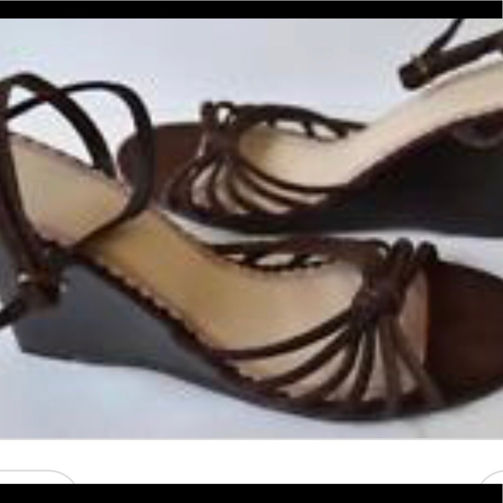 GAP brown strapped sandals